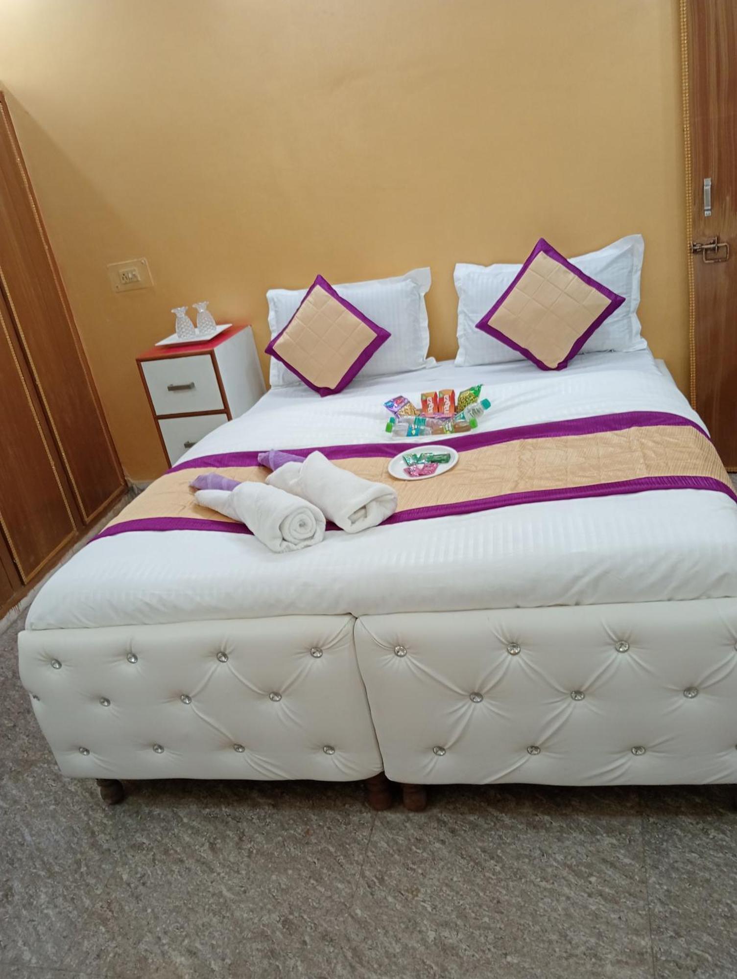 Shri Krishna Hotel