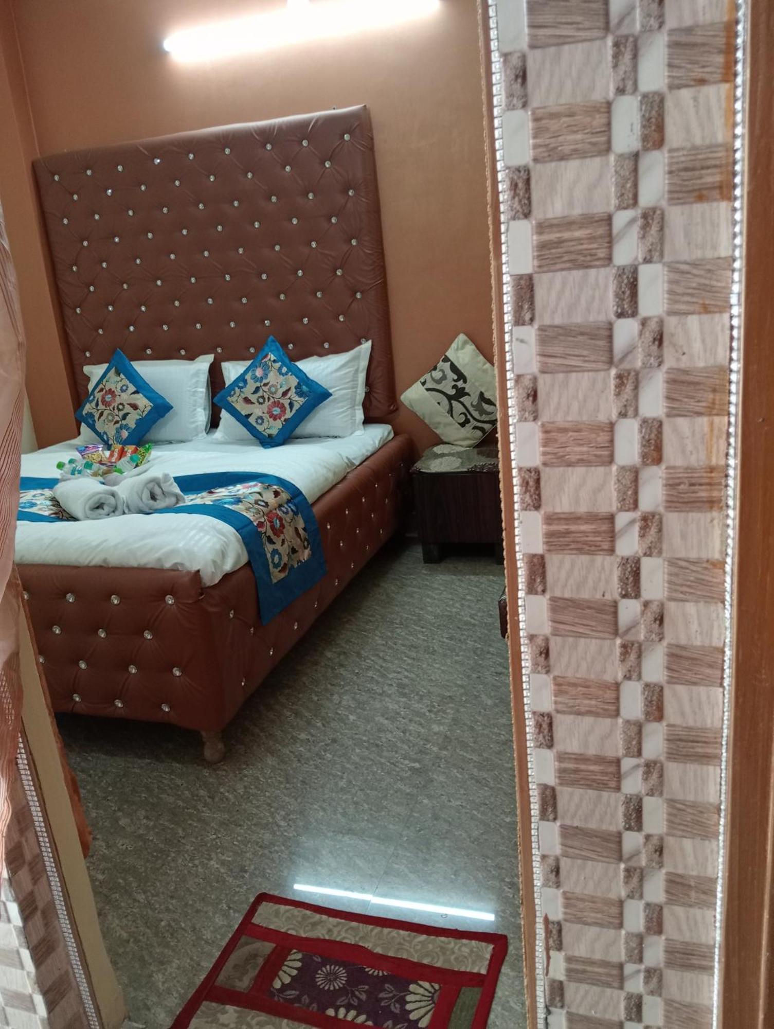 Shri Krishna Hotel New Delhi